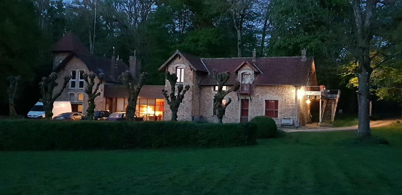 שוברוז Gite Dans Un Domaine Historique מראה חיצוני תמונה